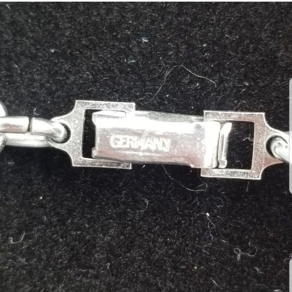 VINTAGE MADE IN GERMANY LONG SILVERTONED LIGHTWEIGHT ALUMINIUM CHAIN NECKLACE - Picture 5 of 5